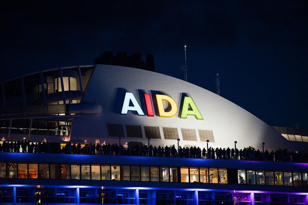 Comment organiser une expédition de plongée en apnée avec les dauphins à Zanzibar : équipements et saisons ?