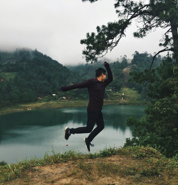 Comment organiser un séjour en Algarve avec des cours de surf et des randonnées sur les falaises?